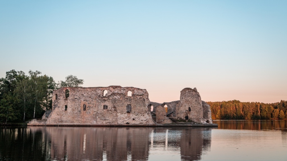 Castle ruins to visit in Latvia