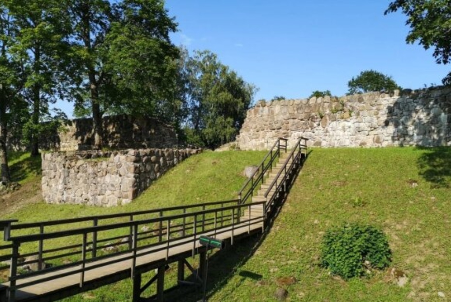 Araisi Castle Ruins